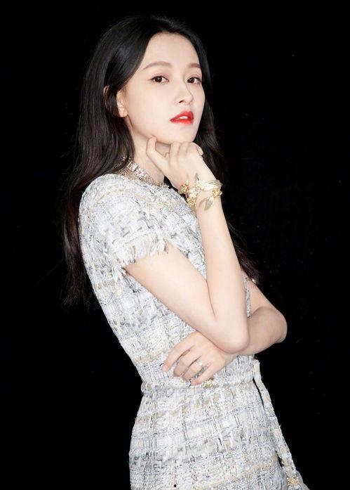 娱乐吃瓜孙怡小说,从娱乐圈小花到情感纠葛，小说中的现实映射