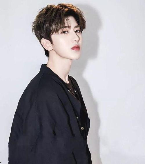 娱乐吃瓜八卦蔡徐坤视频,娱乐八卦中的明星生活